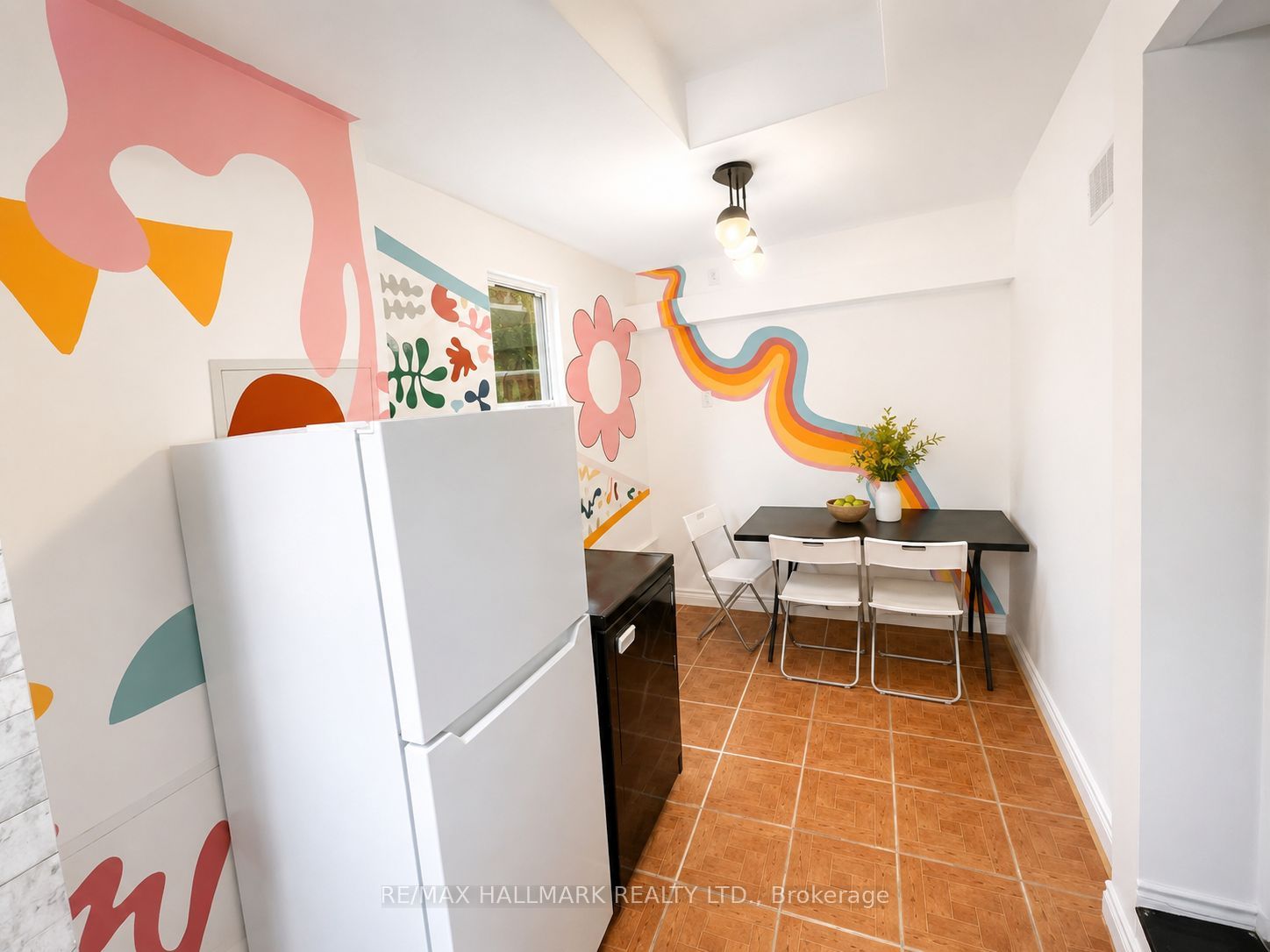 Additional image 4 of Main Rm 1-866 Bathurst Street, Toronto, ON, M5R 3G3