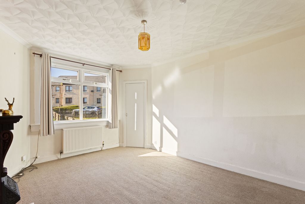 2 bed flat to rentRiddochill Crescent, Blackburn, West Lothian EH47 photo 3
