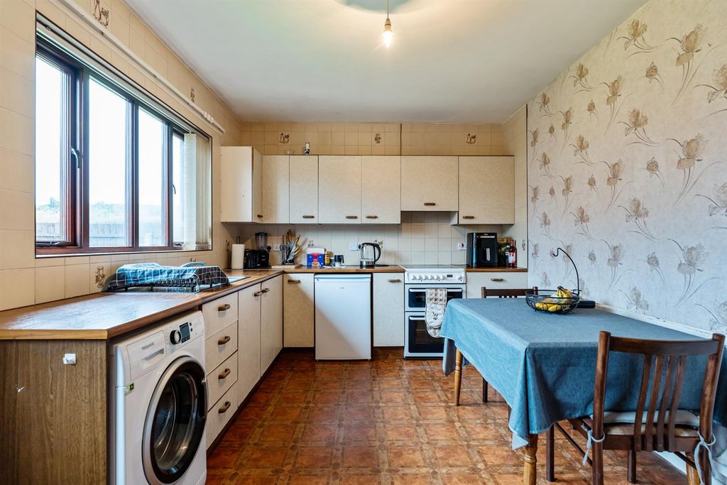 Additional image 7 of 2 bed property for sale10 Oakland Grove, Ballynahinch BT24
