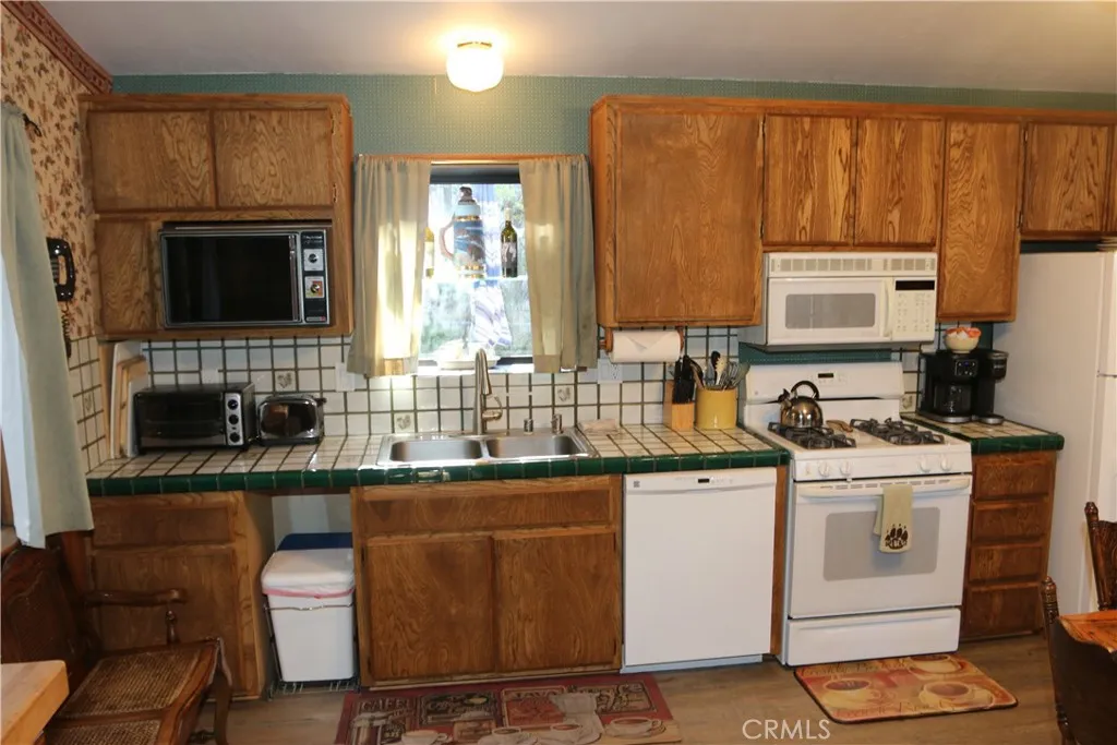 Additional image 9 of 400 Shakespeare Ln, Big Bear City, CA 92314