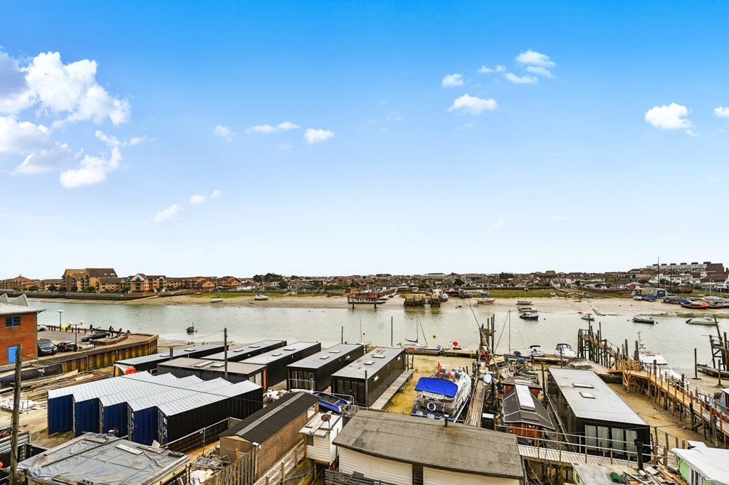 Additional image 11 of 3 bed flat to rentMariner Point, 83 Brighton Road, Shoreham BN43