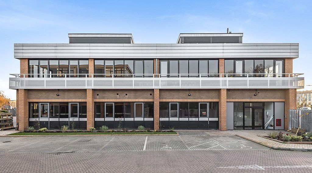 1 bed flat to rentMill House, Overbridge Square, Newbury RG14