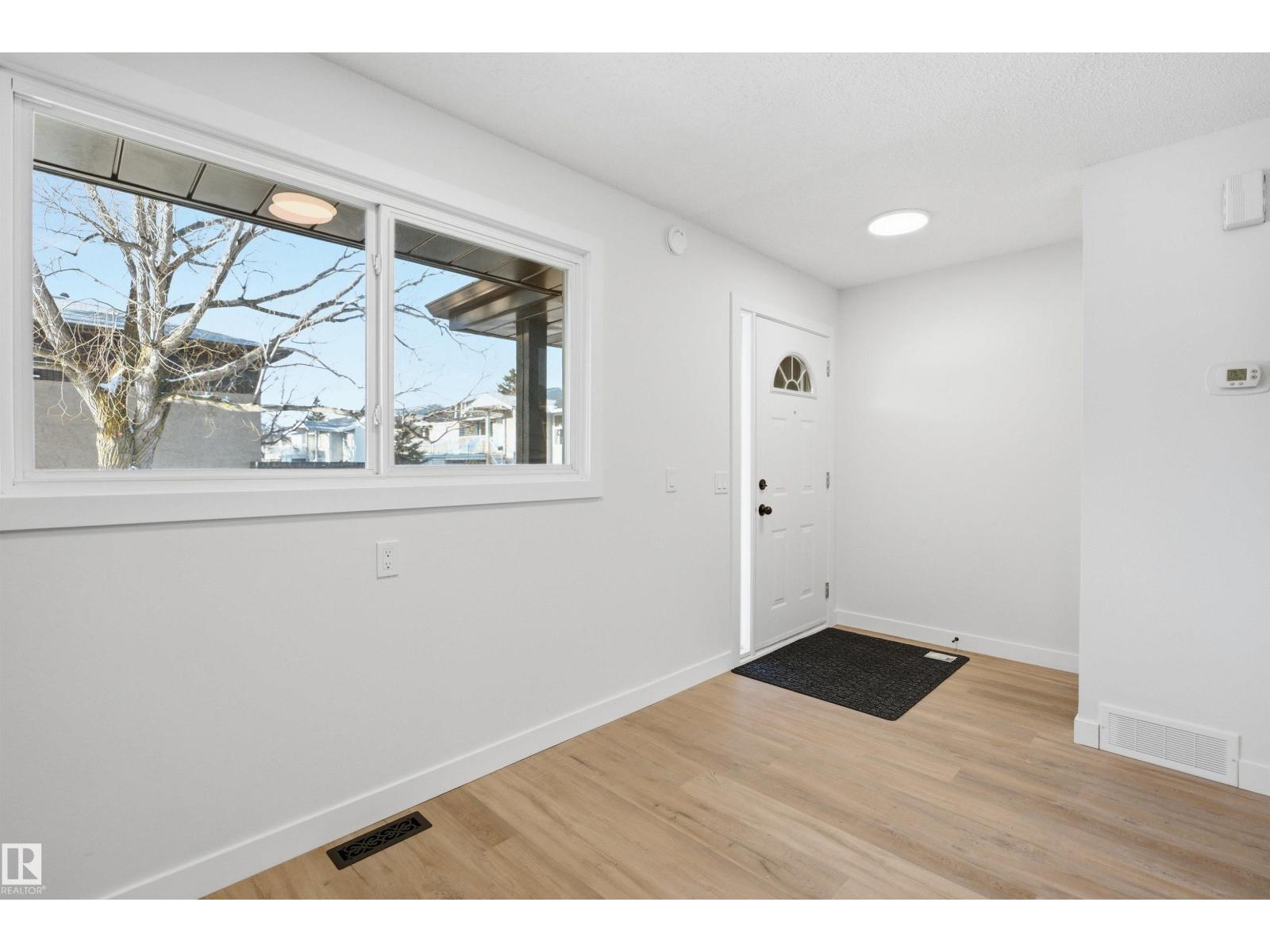 Additional image 4 of 1706 37 Street NW, Edmonton, AB, T6L2R7