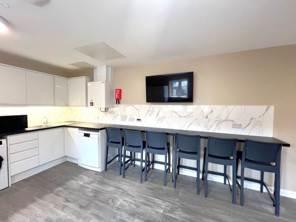 Additional image 3 of 7 bed flat to rentHepburn Court, Hepburn Road, Bristol BS2