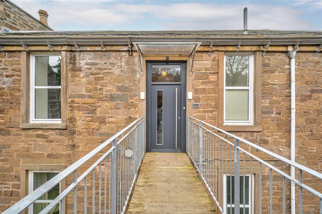 4 bed flat to rentPerth Road, Dundee DD2 photo 2