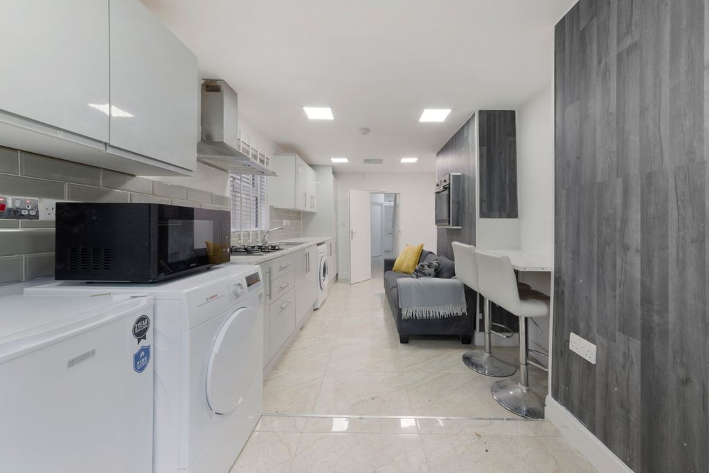 Additional image 4 of 5 bed terraced house to rentBow Common Lane, London E3