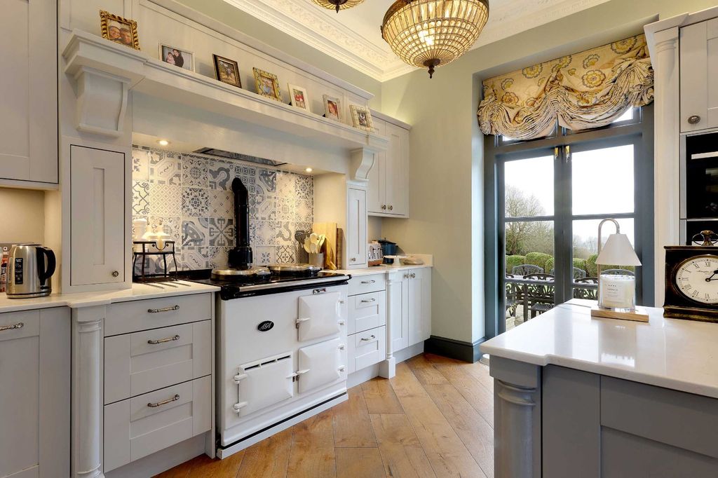 Additional image 8 of 6 bed detached house to rentChurch Road, Penn, High Wycombe HP10