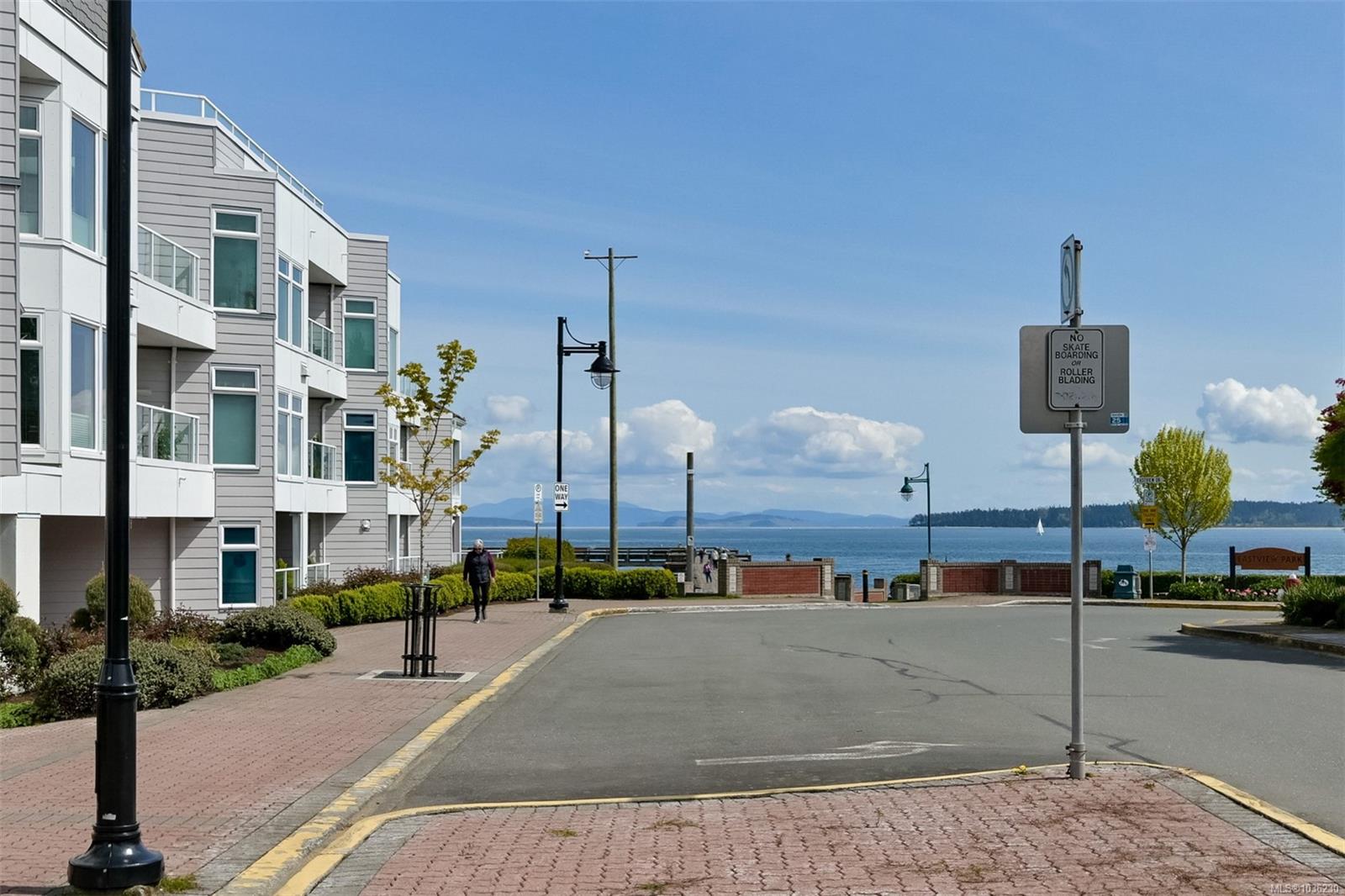2535 Bevan Avenue, Sidney, BC, V8L 1W5 photo 3