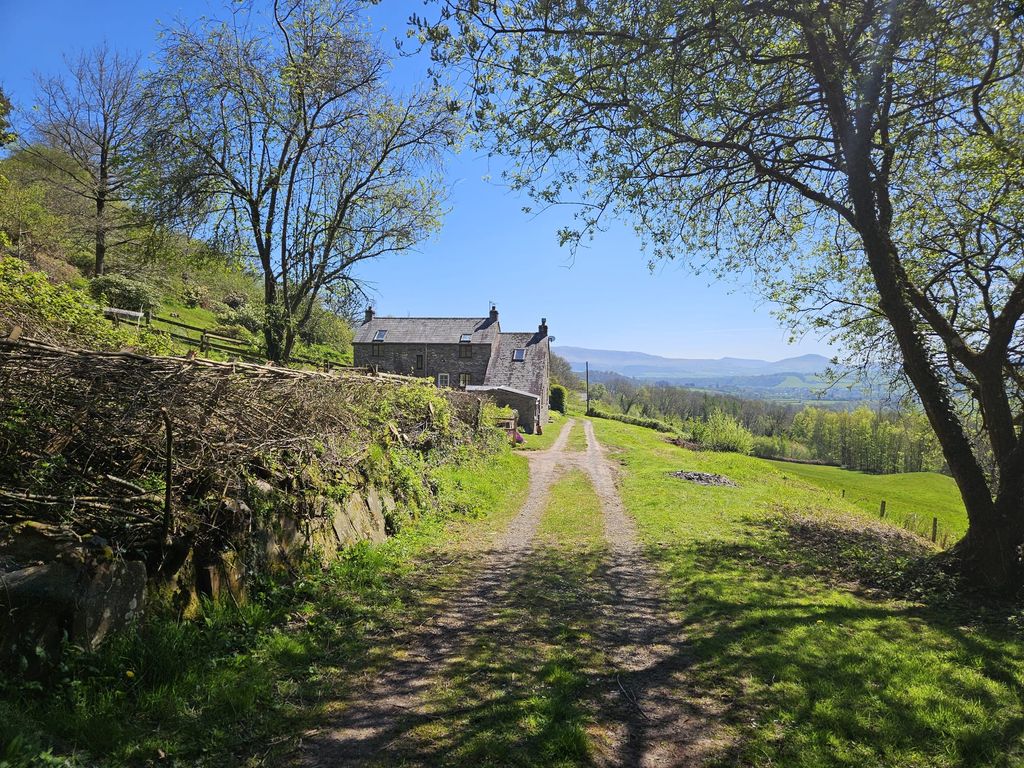 3 bed detached house to rentLlanstephan, Brecon LD3 photo 5