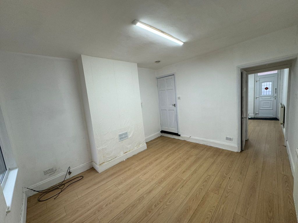 3 bed terraced house to rentLeicester LE2 photo 3