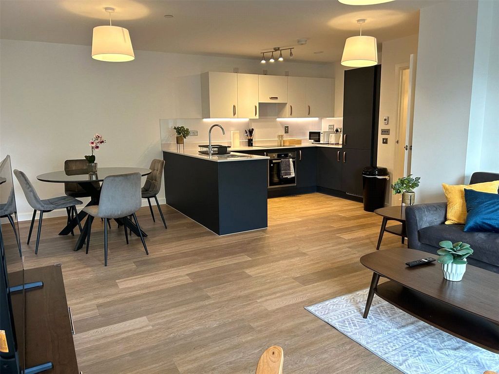 Additional image 5 of 2 bed flat to rentLeaping Birds Rise, Walton-On-Thames, Surrey KT12