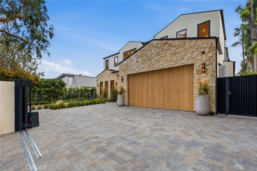 4447 Matilija Ave, Sherman Oaks, CA 91423 photo 3
