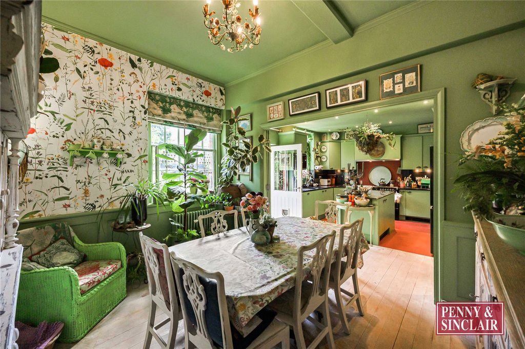 3 bed terraced house to rentRegatta Short Let - Market Place RG9