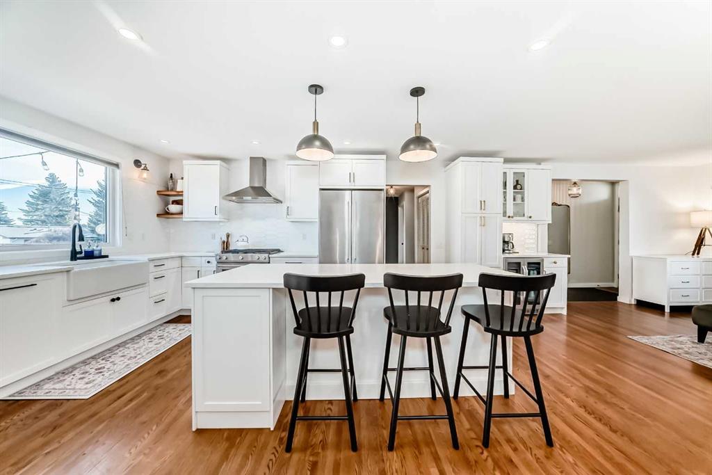 Additional image 5 of 984 Canaveral Crescent SW, Calgary, AB, T2W 1N5