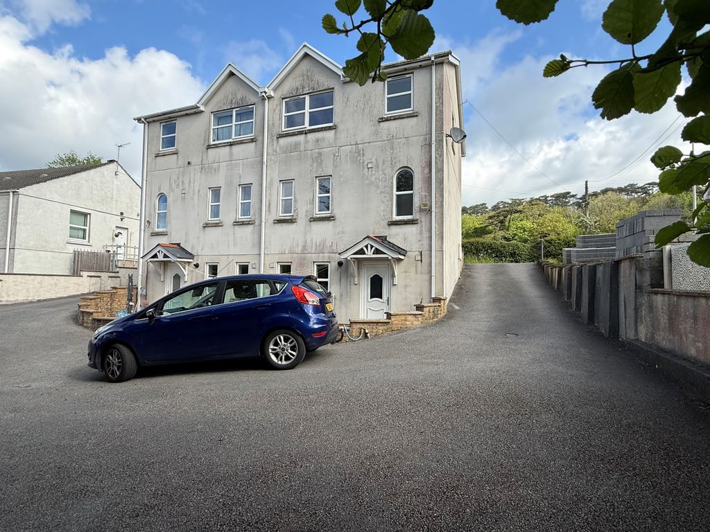 Additional image 2 of 3 bed property to rentGwscwm Road, Burry Port SA16