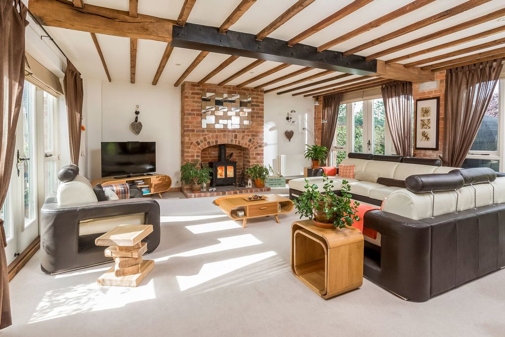4 bed barn conversion to rentNetherstead Court, Morton Bagot B80 photo 3