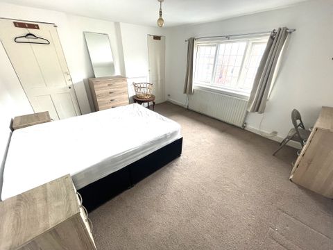 Eaton Place, Reading, Berkshire RG1, Room to rent