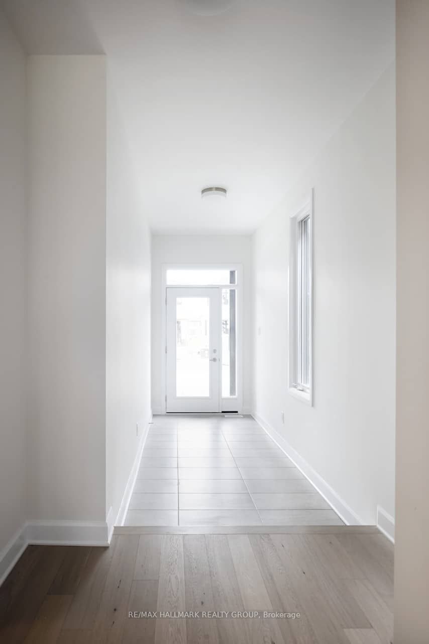 Additional image 2 of 683 Persimmon Way, Ottawa, ON, K1C 1T1