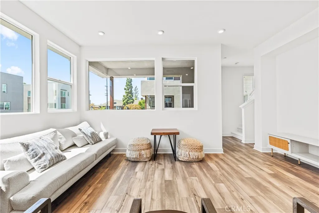Additional image 16 of 609 S Lyon Street, Santa Ana, CA 92705