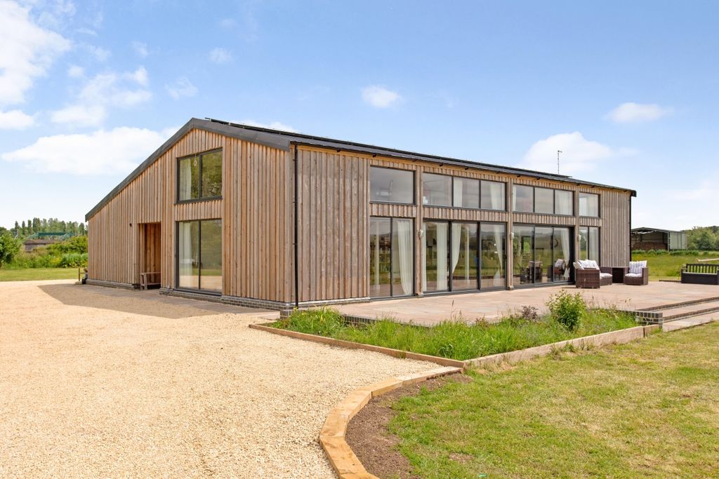 5 bed barn conversion to rentEast Challow, Wantage OX12