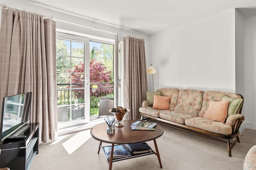 Additional image 2 of 2 bed flat for saleAllan Walk, Bridge Of Allan FK9