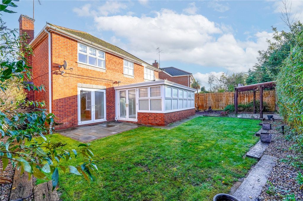 Additional image 3 of 4 bed detached house to rentSaint Andrews Gardens, Cobham, Surrey KT11