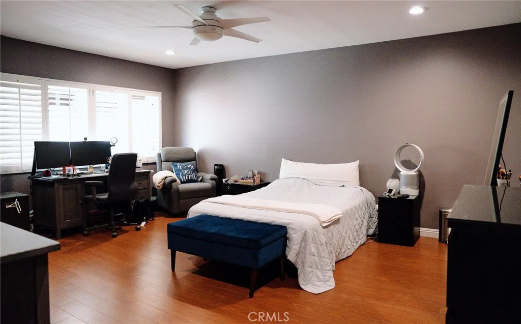 Additional image 35 of 9759 Via Roma, Burbank, CA 91504