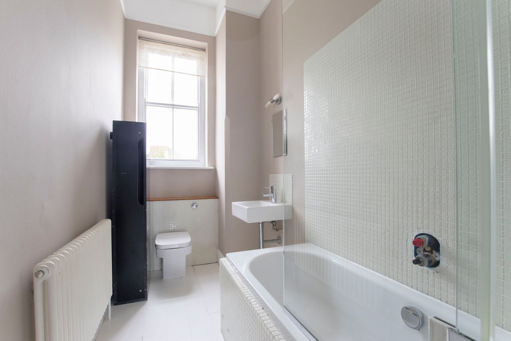 Additional image 7 of 3 bed flat to rentMalvern Road, Cheltenham GL50