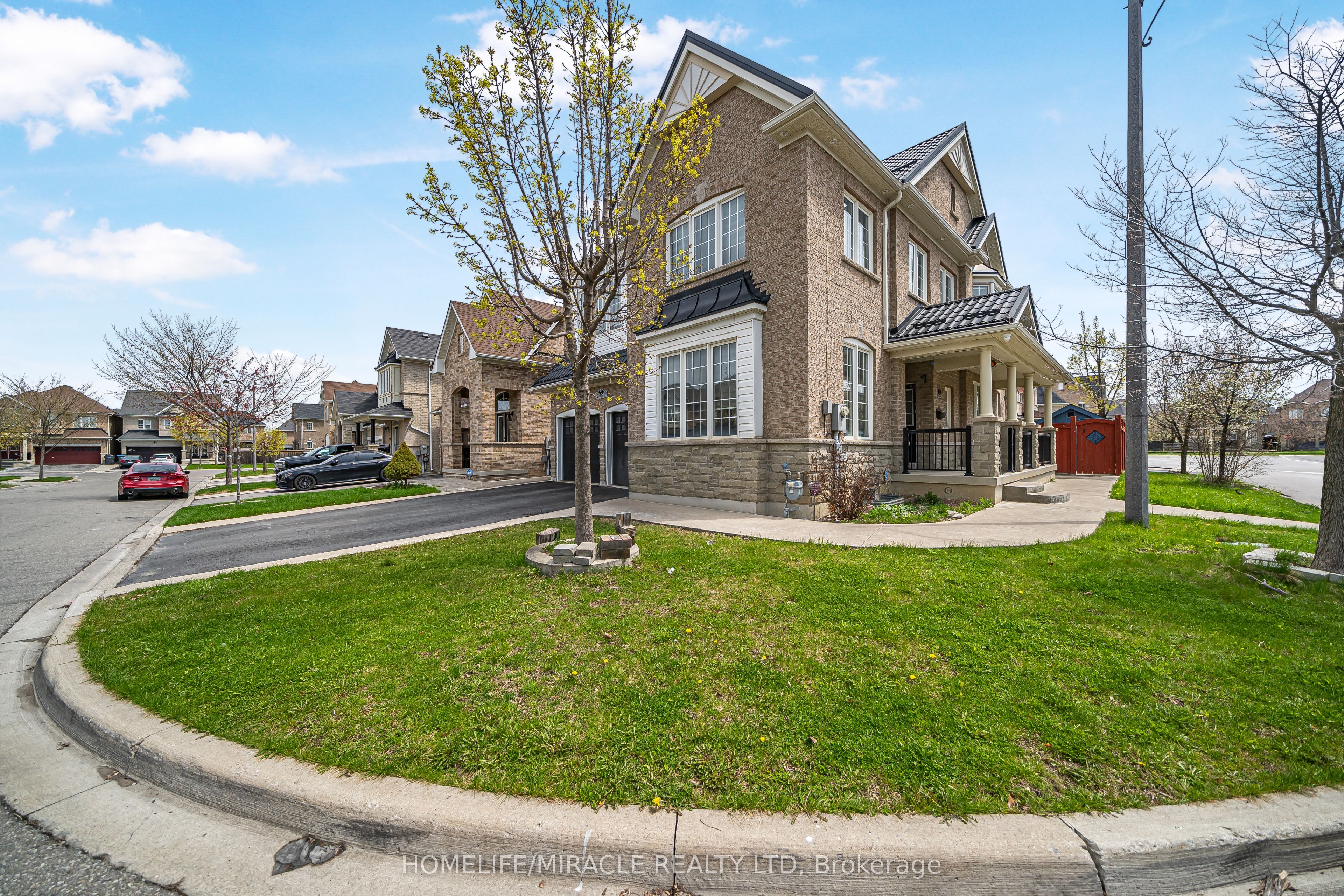 9 Berryfield Way, Brampton, ON, L6R 0Y3 photo 4