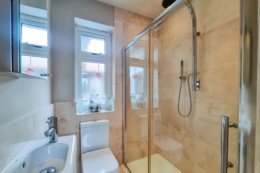 Additional image 19 of 4 bed semi-detached house to rentAlmsford Avenue, Harrogate HG2