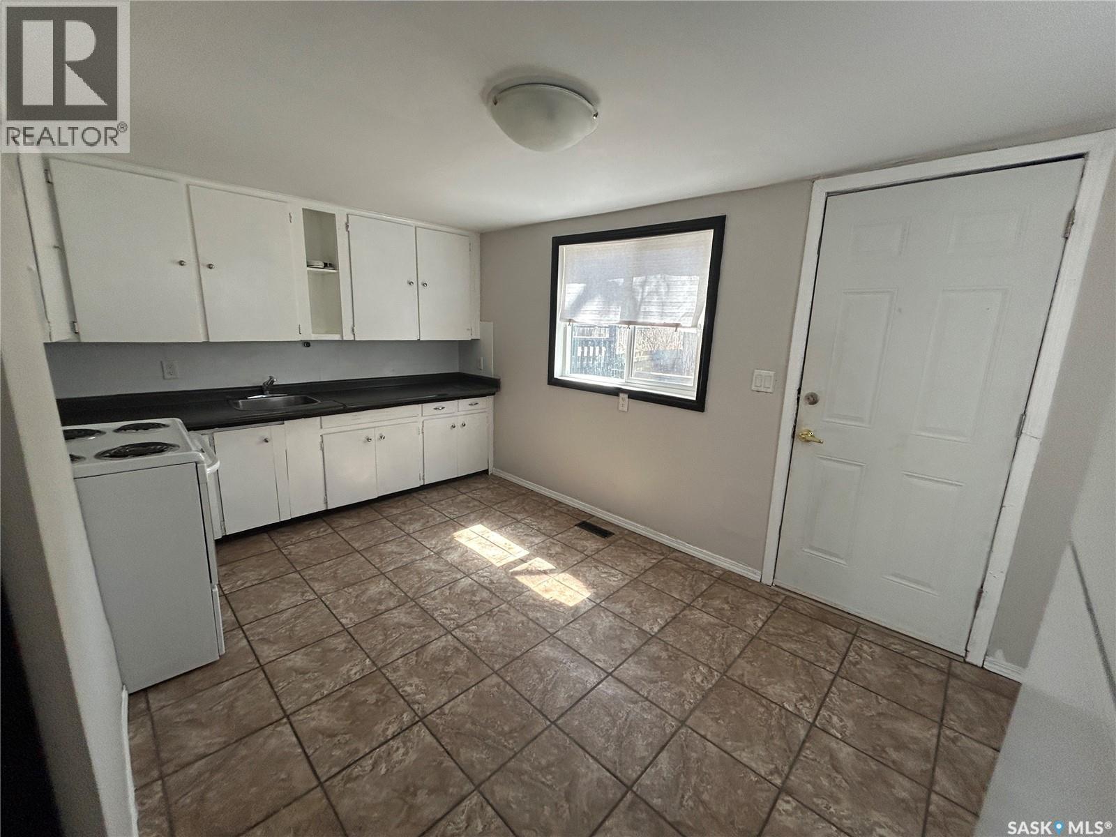 Additional image 4 of 607 28th Street W, Saskatoon, SK, S7L0L2
