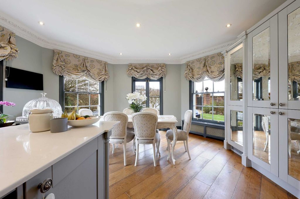 Additional image 9 of 6 bed detached house to rentChurch Road, Penn, High Wycombe HP10