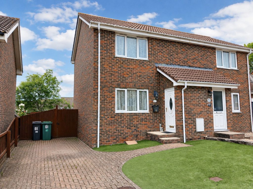 2 bed semi-detached house to rentKingslea Park, East Cowes PO32