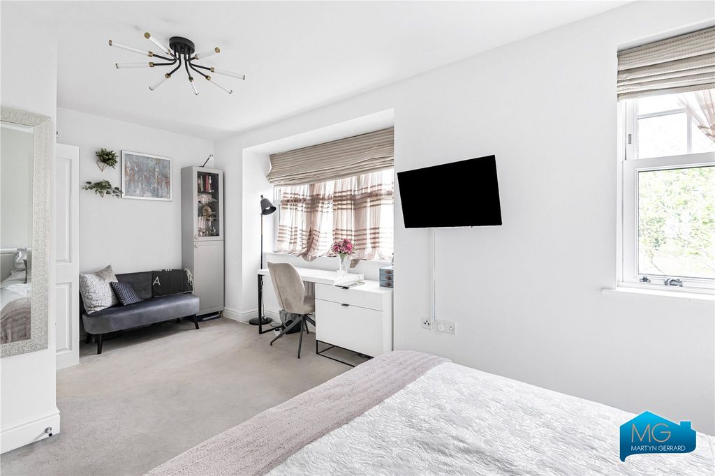 Additional image 19 of 4 bed semi-detached house to rentBunns Lane, Mill Hill, London NW7