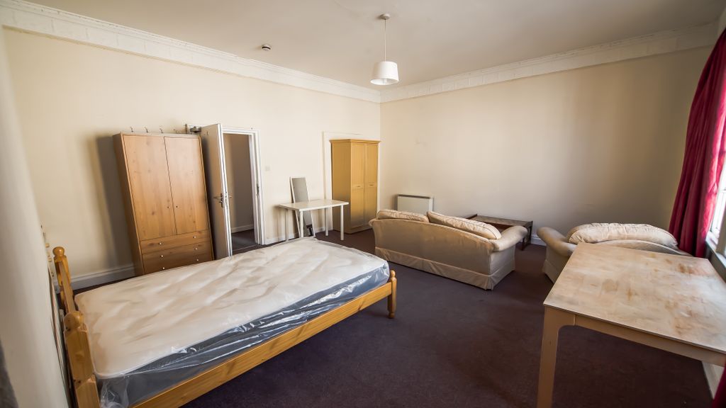 Additional image 4 of 3 bed maisonette to rentSt James's Parade, Bath BA1