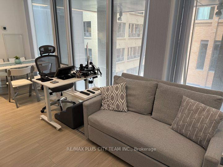 Additional image 4 of 503-8 Widmer Street, Toronto, ON, M5V 0W6