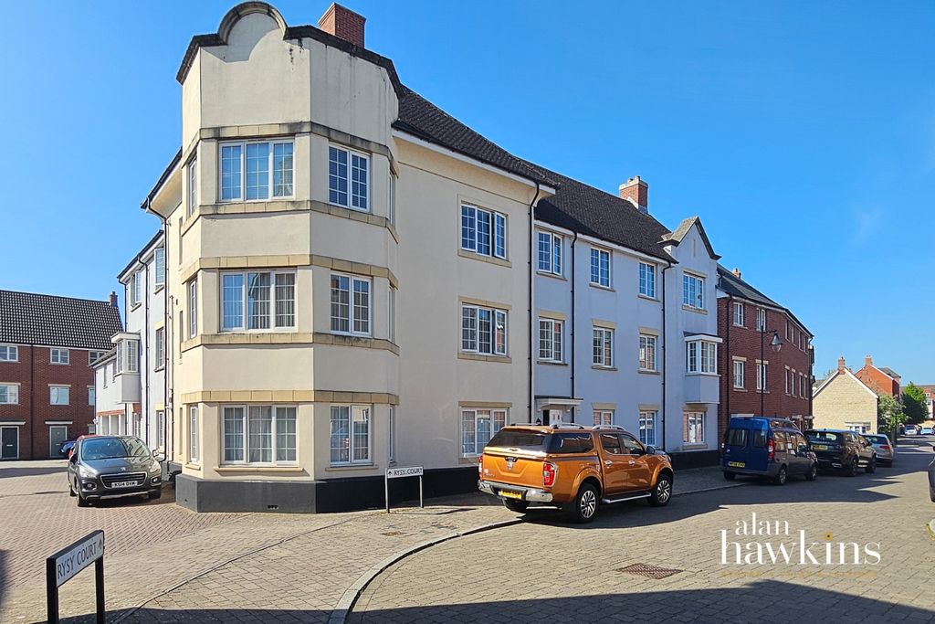 2 bed flat to rentRysy Court, Swindon SN25
