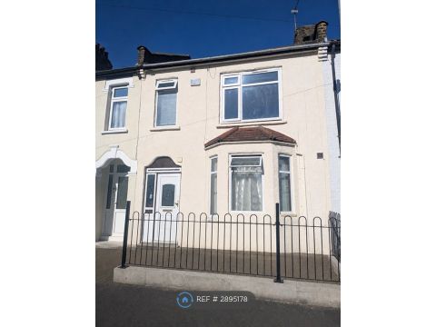 Durham Road, Dagenham RM10