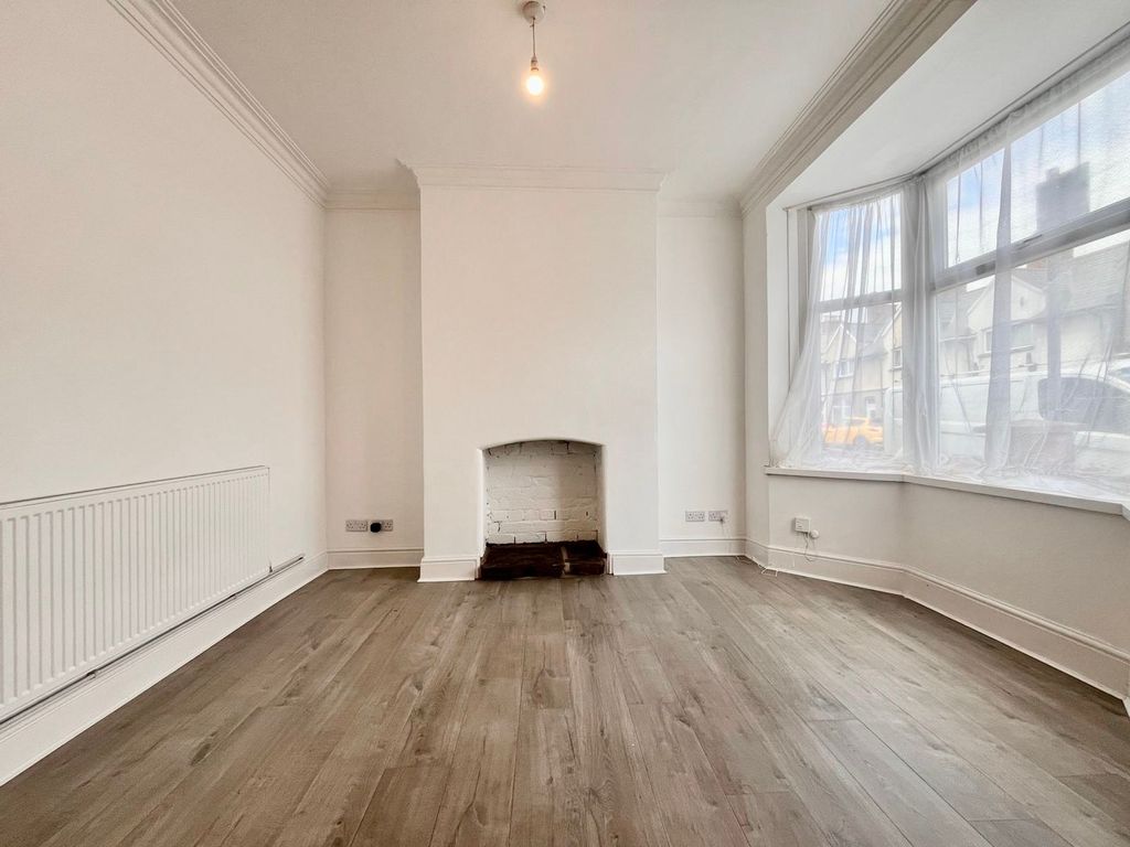 Additional image 3 of 3 bed terraced house to rentColne Street, Newport NP19