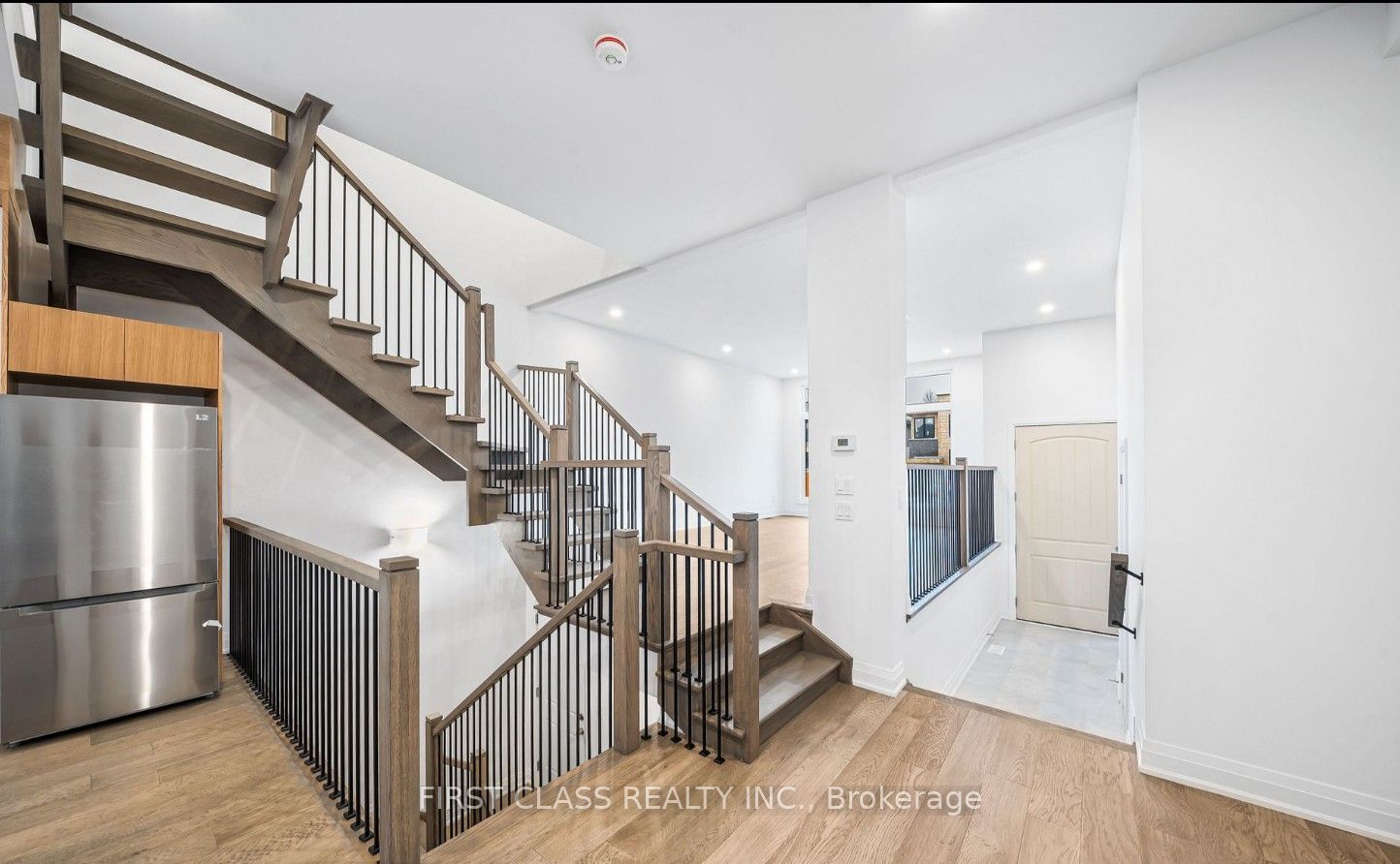 Additional image 4 of 16 Direzze Court, Richmond Hill, ON, L4C 5T8