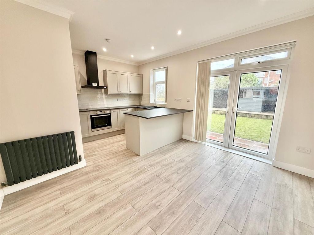 3 bed semi-detached house to rentWaldon Road, Macclesfield SK11
