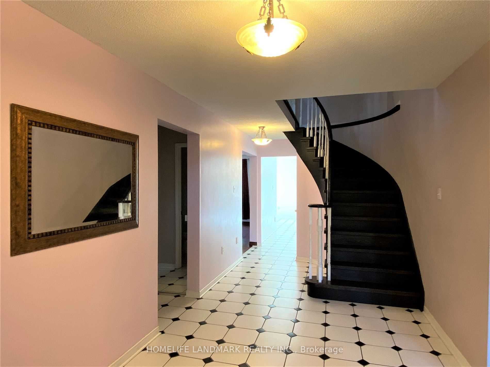 Additional image 3 of 102 Bernard Avenue, Richmond Hill, ON, L4C 9Z5