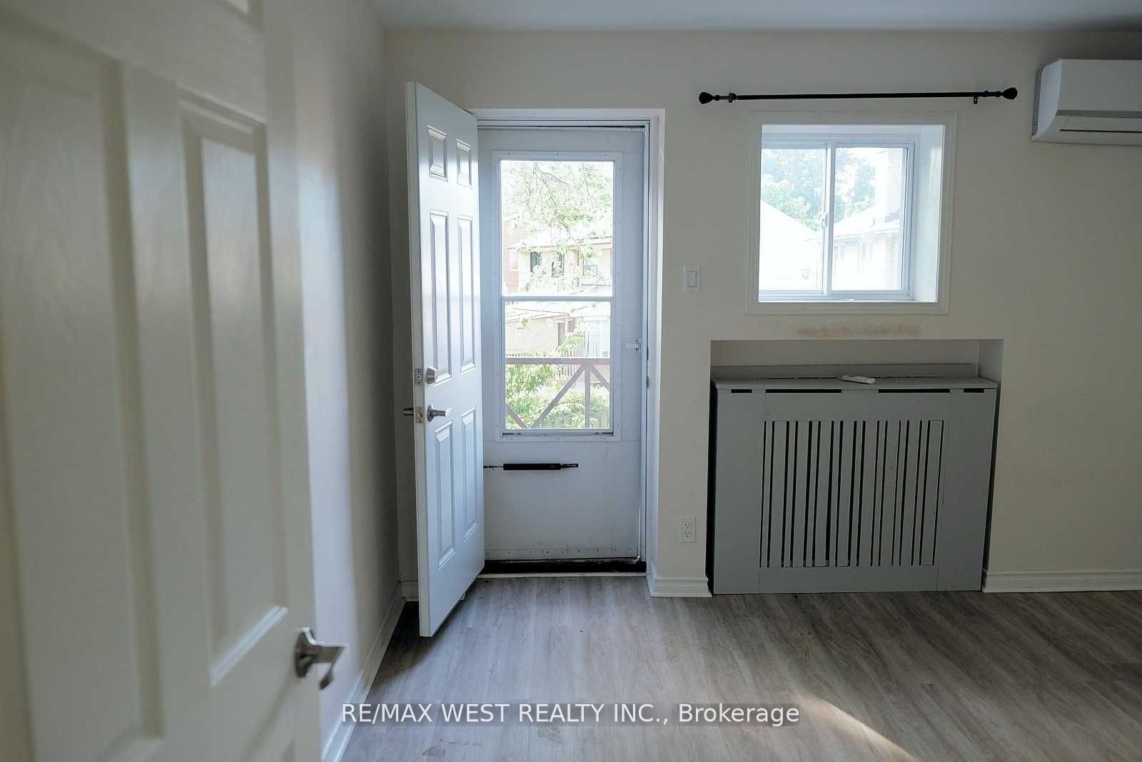 Additional image 6 of 2nd Flr-4992B Dundas Street W, Toronto, ON, M9A 1B8
