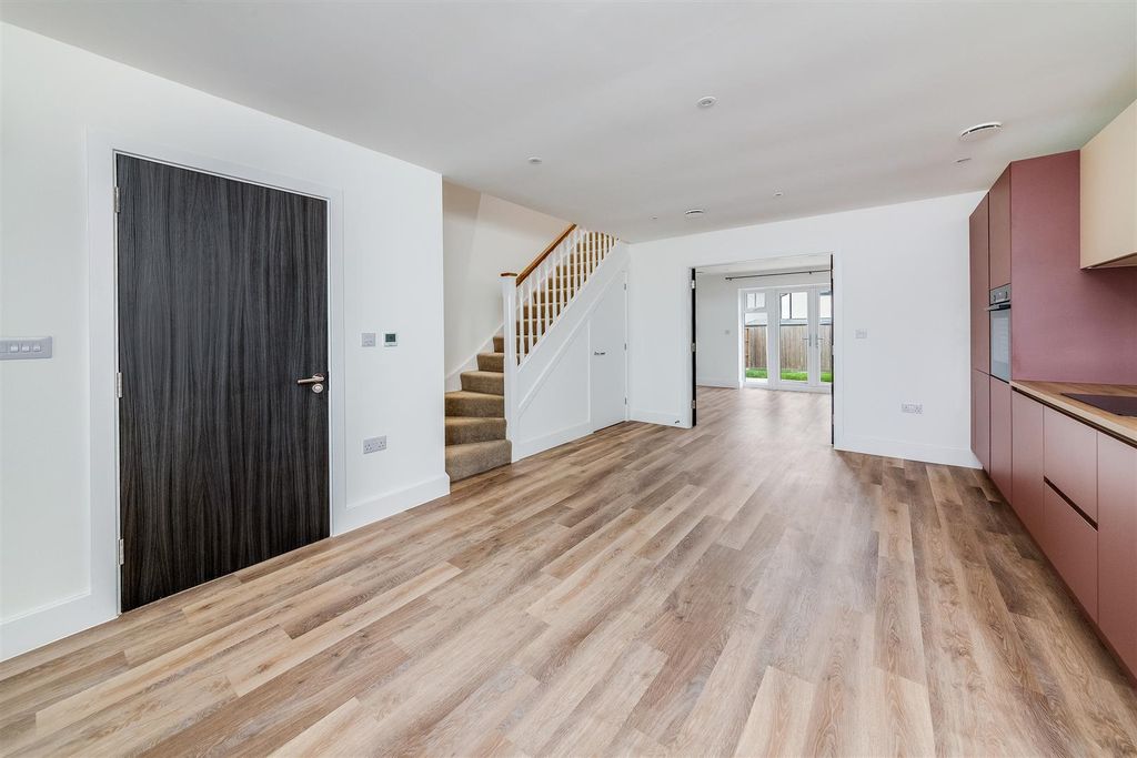 Additional image 8 of 3 bed semi-detached house to rentAnniversary Avenue East, Ambrosden OX25