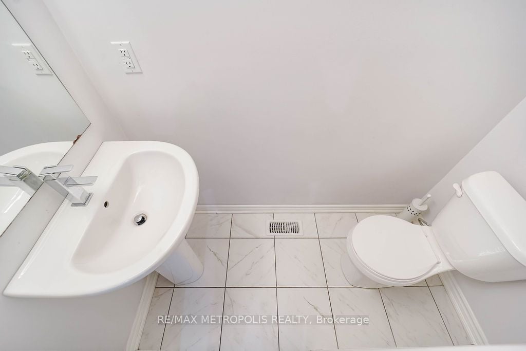 Additional image 3 of 22 Haskins Crescent, Georgina, ON, L4P 0H4