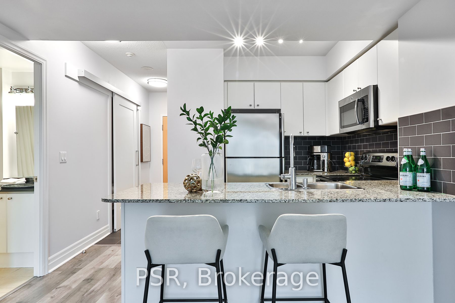 Additional image 3 of 1011-8 Scollard Street, Toronto, ON, M5R 1M2