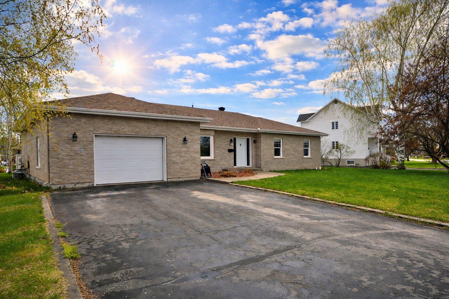 85 Av. Pierre-Laporte