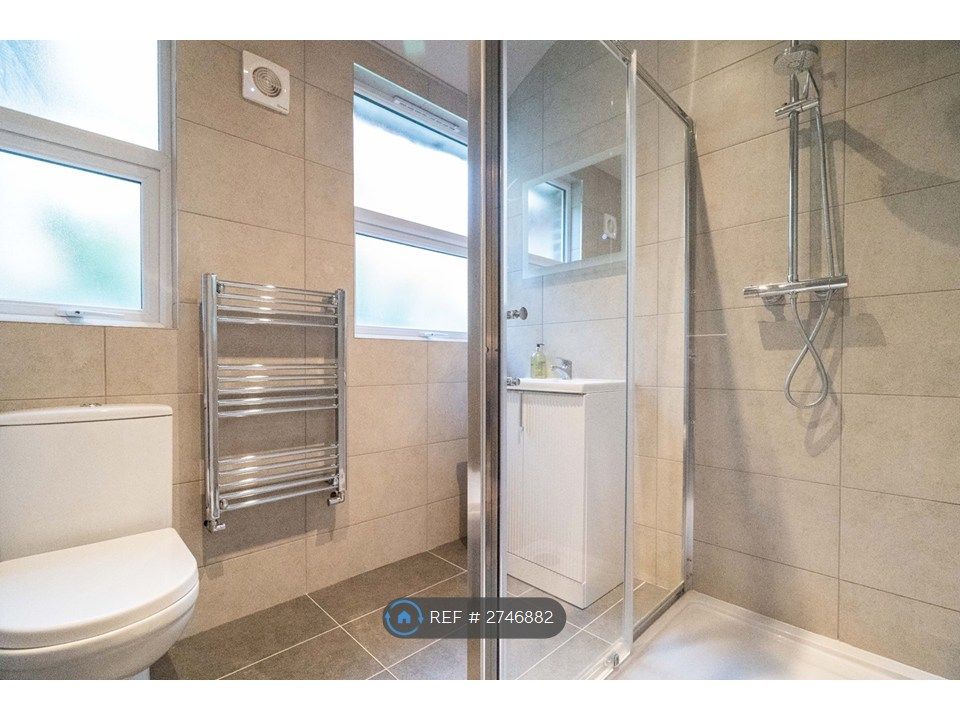 Additional image 8 of 3 bed flat to rentPriory Road, High Wycombe HP13