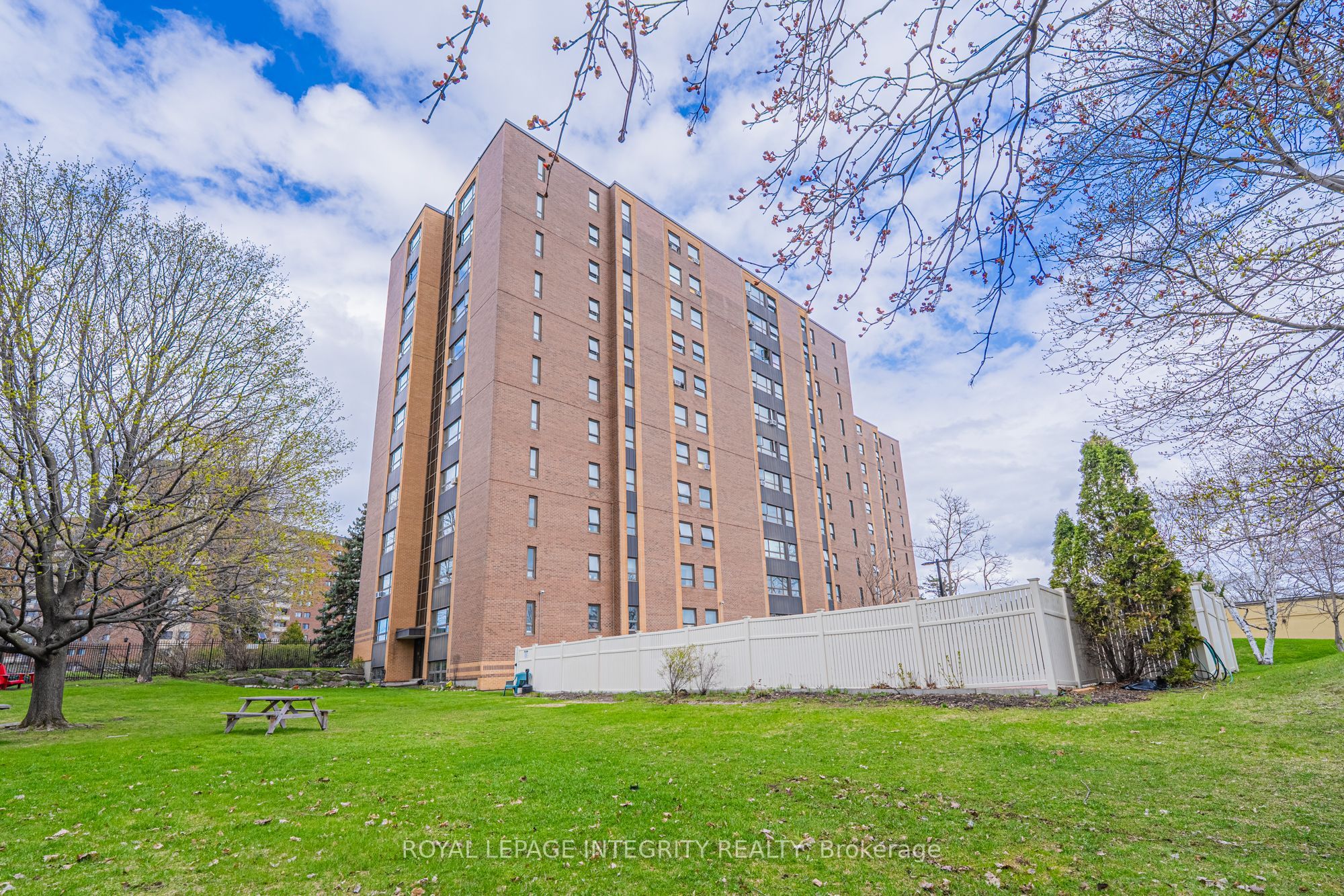 Additional image 3 of 806-1356 Meadowlands Drive E, Ottawa, ON, K2E 6K6