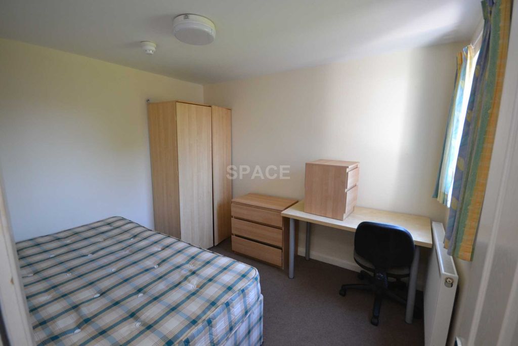 Additional image 12 of 6 bed terraced house to rentBishops Road, Reading, Berkshire RG6